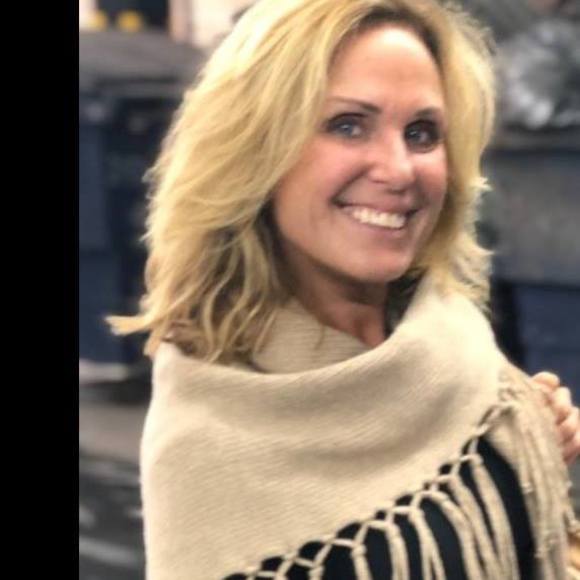 Meet your Posher, Lauren - Picture 1 of 1